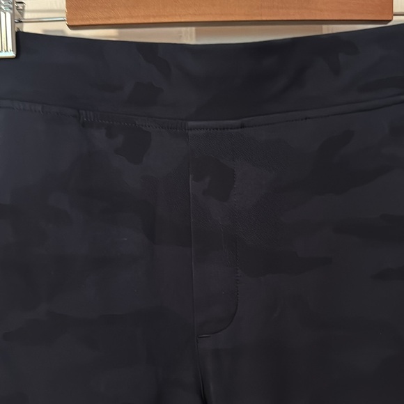 Athleta Women's Navy Blue Brooklyn Ankle Camo Pant Size 14 - Picture 3 of 13